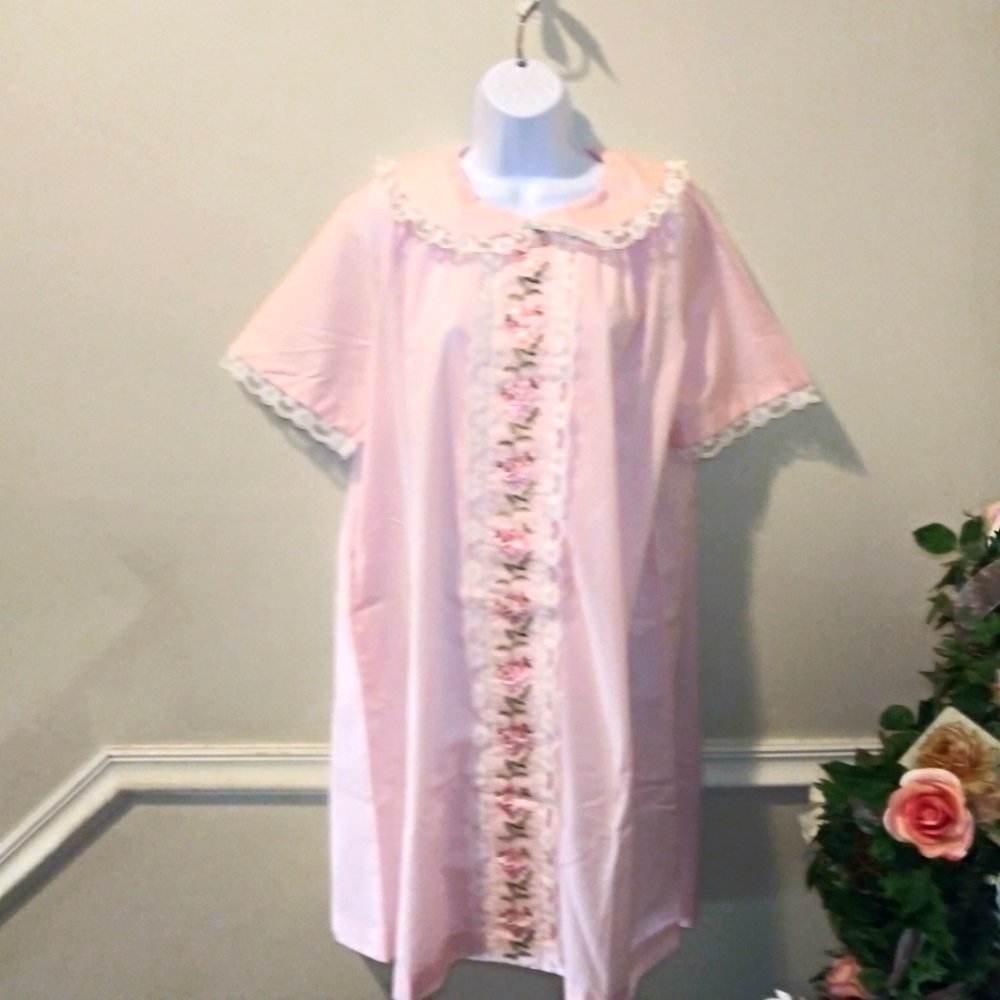 Vintage 1950's Smart Time Rose Embroidered, Lace Trimmed Pink Cotton Robe - Picture 12 of 12